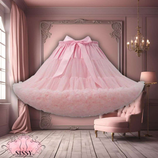 Jupon Fluffy rose en tulle avec ceinture noeud large de Sissy Transformation Shop dans une pièce élégante