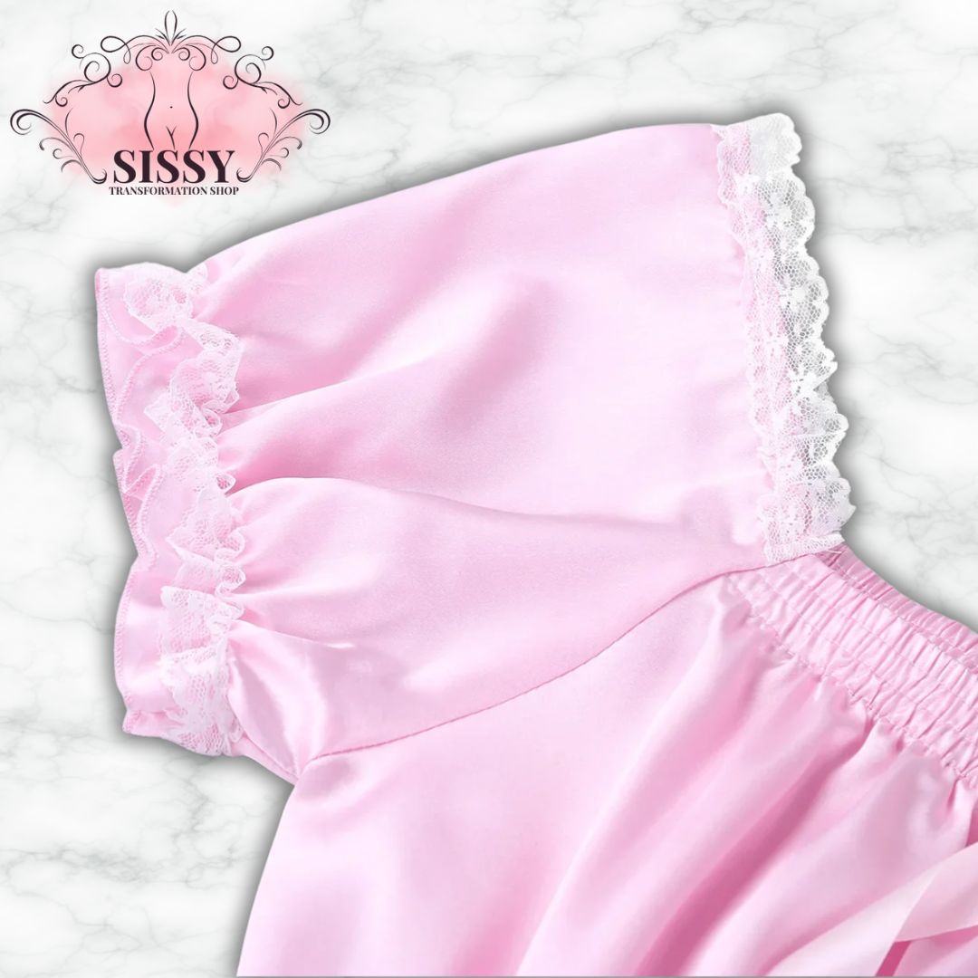 Nuisette dolly en satin et dentelle rose avec des finitions délicates pour un style élégant