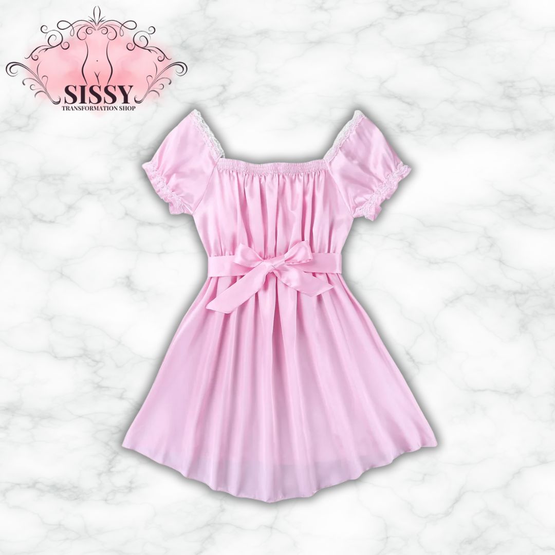 Nuisette dolly en satin et dentelle rose avec un joli nœud à la taille pour une touche féminine
