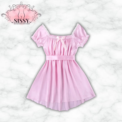 Nuisette dolly en satin et dentelle rose avec manches courtes et ceinture délicate