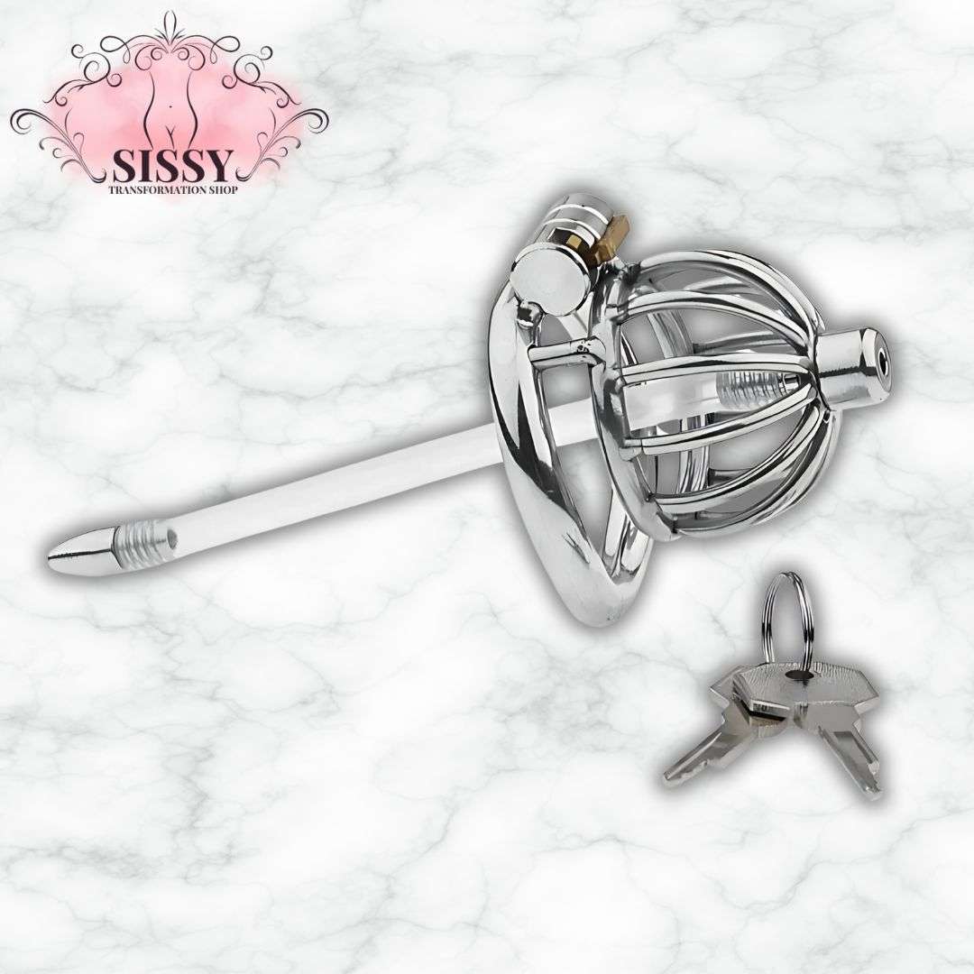 Cage de chasteté Nub en acier avec clés et prolongateur en plastique blanc sur fond marbre