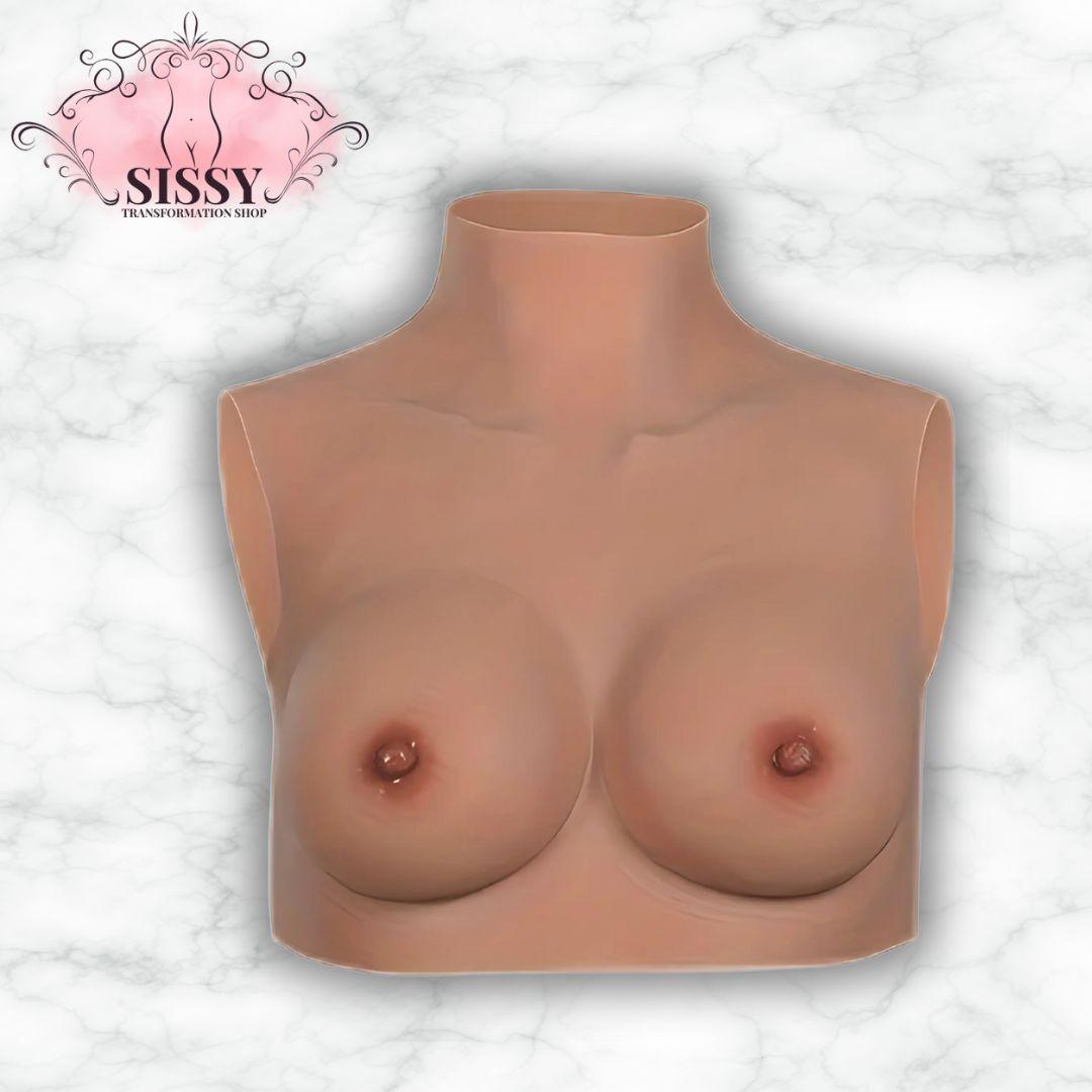 Faux Seins Silicone Bonnet B Pour Sissy sur mannequin pour un look féminin et réaliste