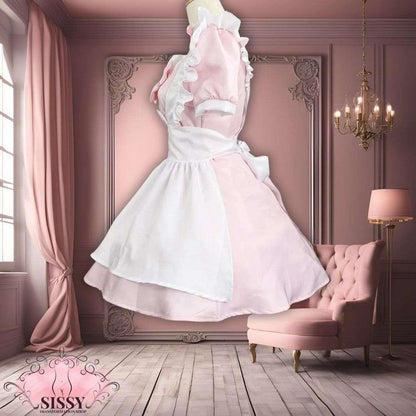 Robe élégante sissy maid rose et blanche avec tablier et volants exposée dans un décor vintage